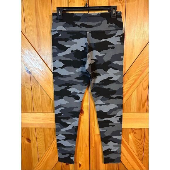 Wild Fable Gray and Black Camo High-Rise Legging Size Med NWT (4687) - Picture 4 of 7